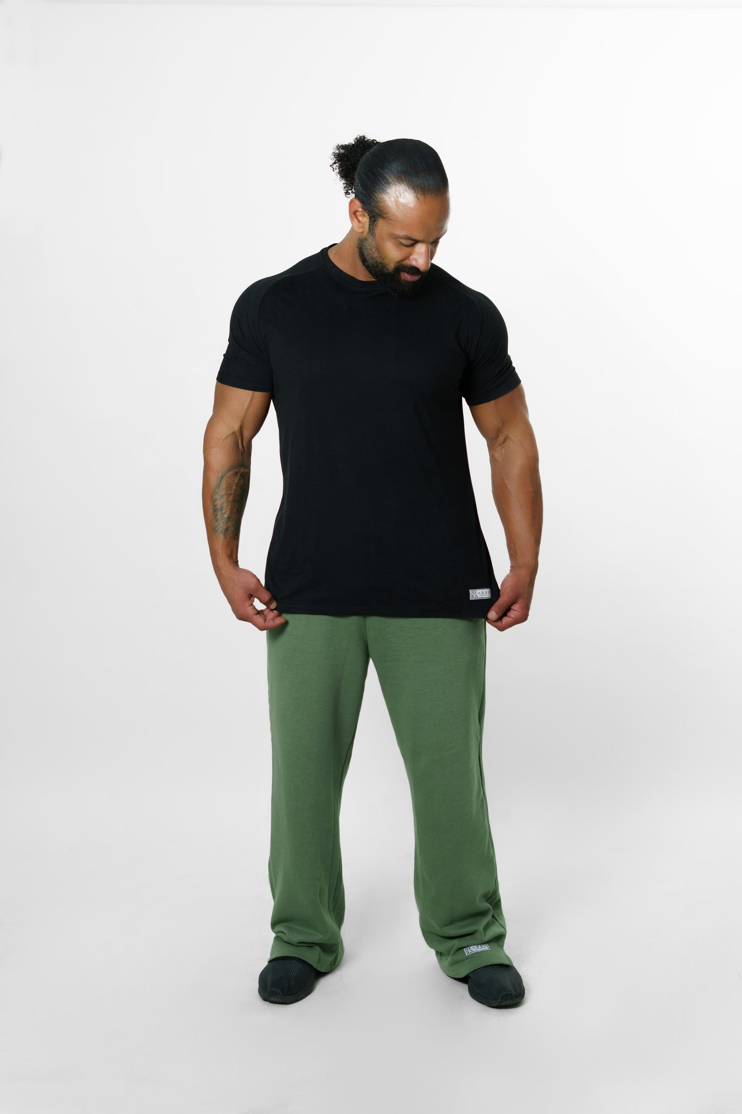 Men Regular Short Sleeve Black